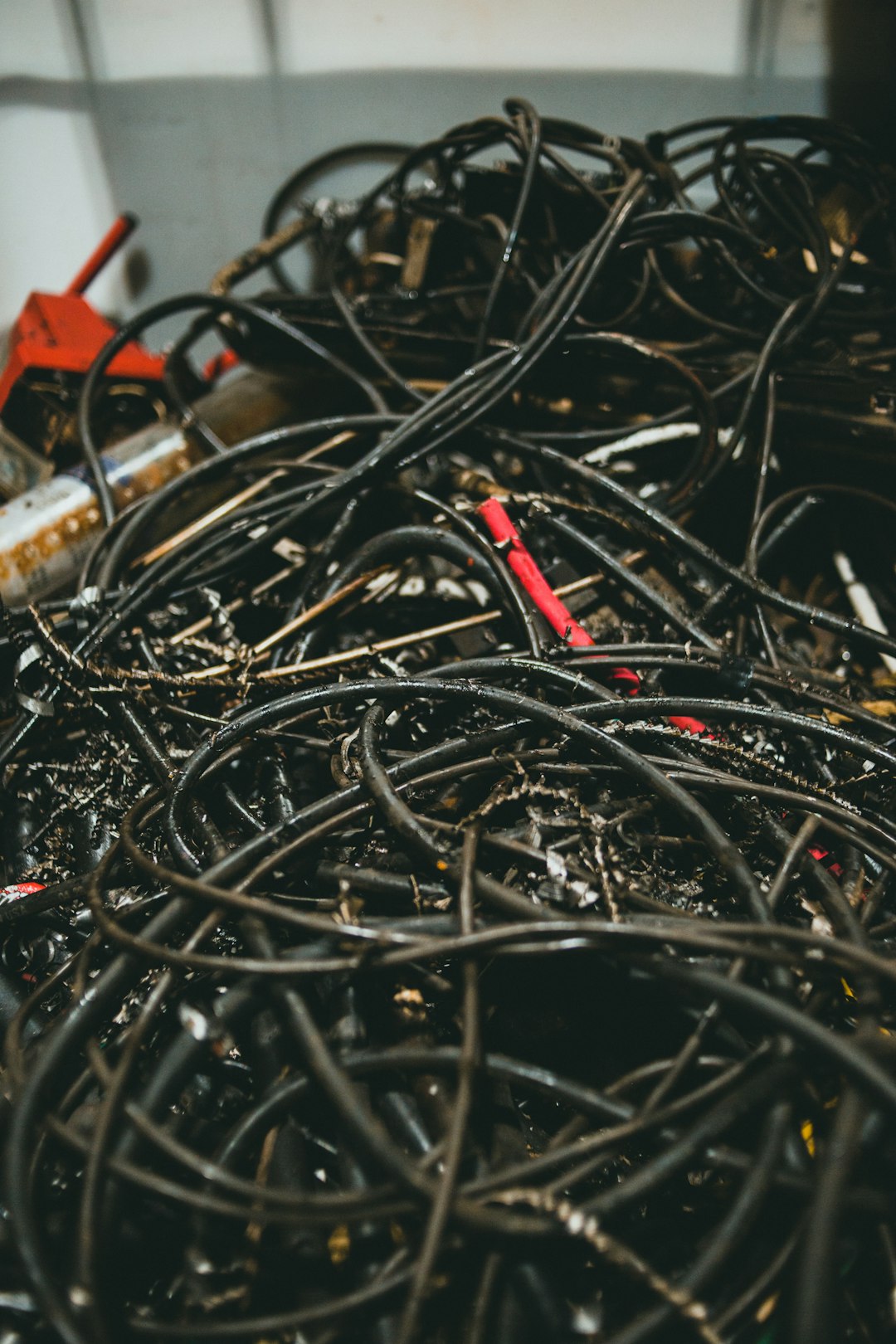 a-pile-of-wires-and-wires-in-a-bin-icopdztrazc